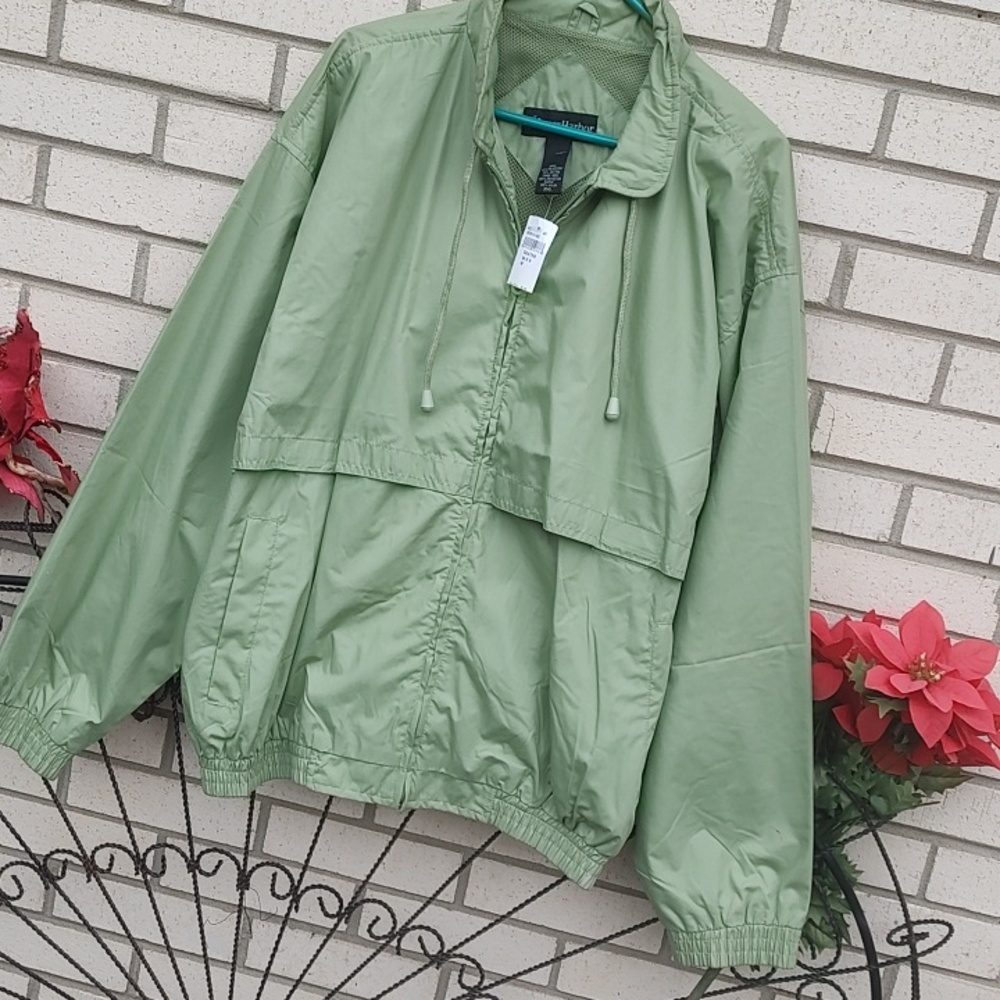 Green Jacket - Picture 3 of 11
